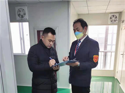 企福物業安全管理部為園區企業做春節前“消防安全體檢”