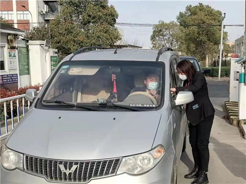 為園區(qū)200多位駐廠工人提供生活保障，“企福人”煞費(fèi)苦心