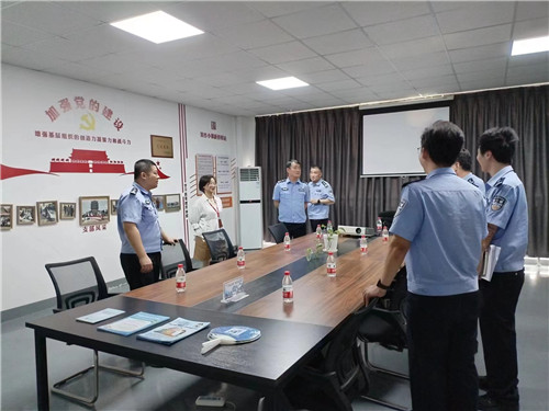 奉賢區(qū)公安局治安支隊(duì)與區(qū)公安分局指揮處來(lái)企福金匯科技園調(diào)研